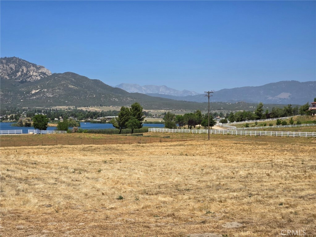 Property Photo:  170 Chickasaw Court  CA 92536 