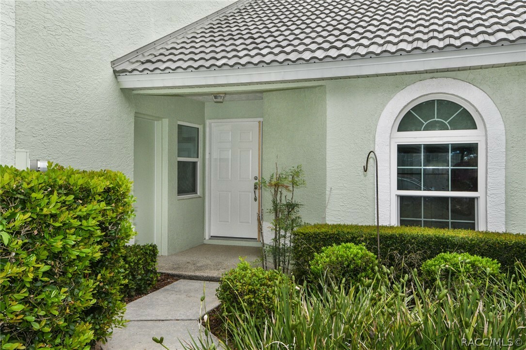 Property Photo:  834 Inverie Court  FL 34453 