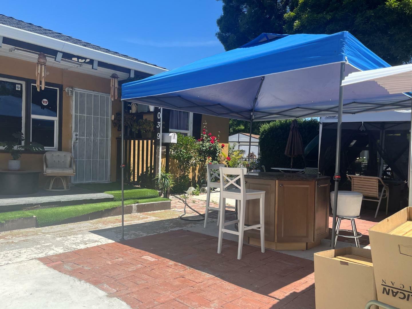 Property Photo: 1039 Newbridge Street CA 94303