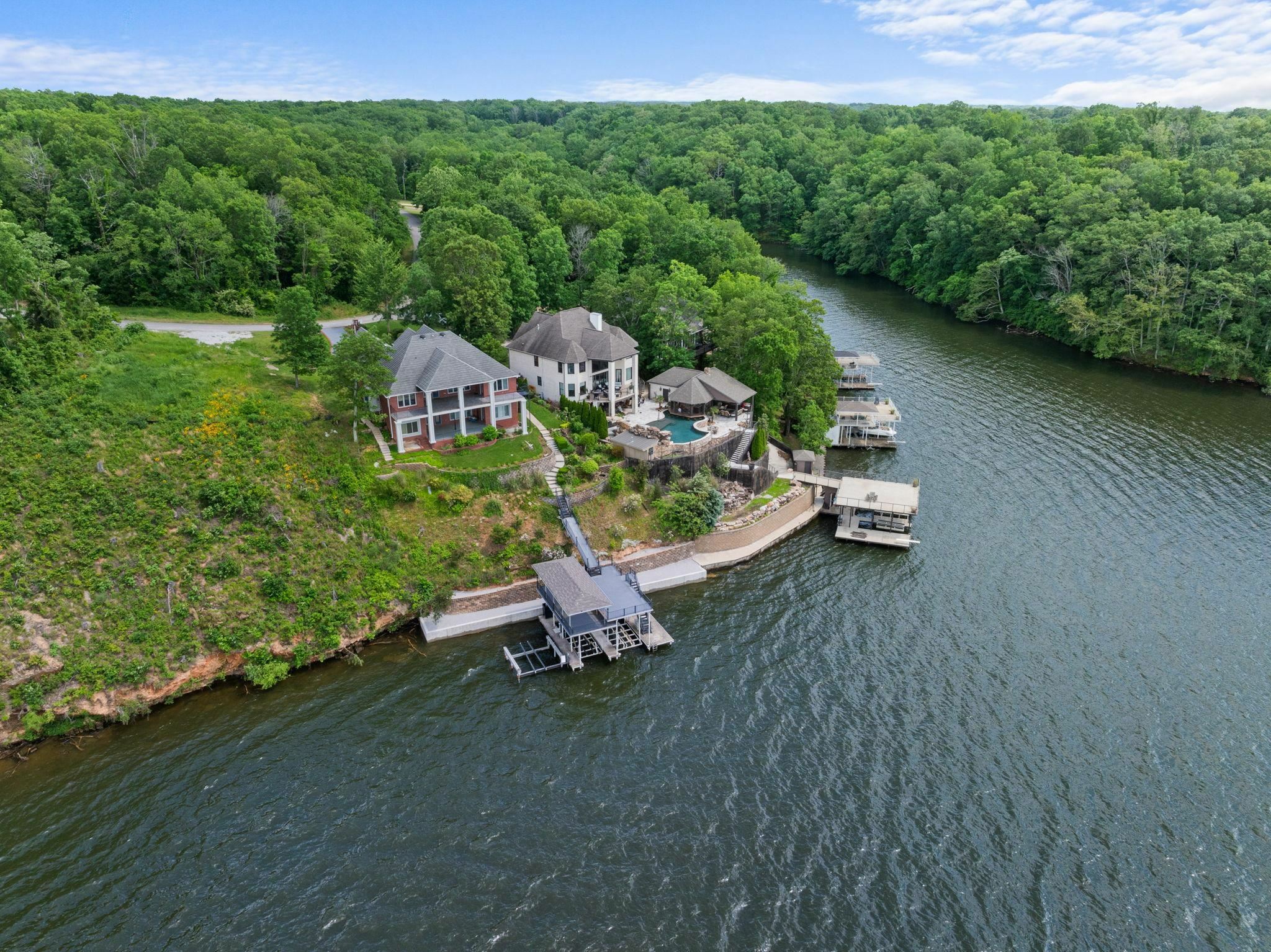 Property Photo: 521 Wilson Lake Dr AL 35661 - MUSCLE S