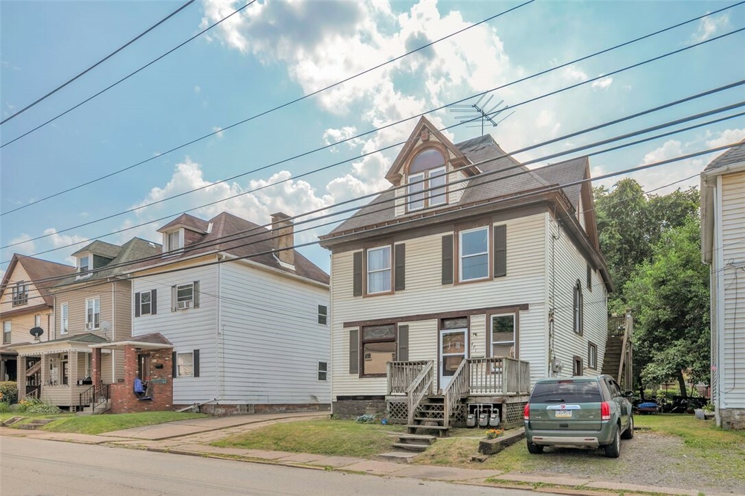 Property Photo:  471 Freeport St  PA 15068 