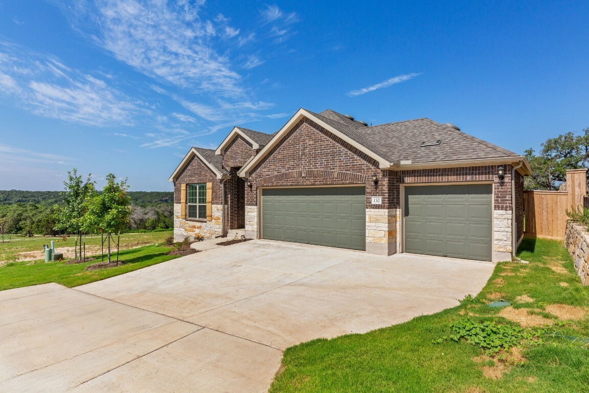 Property Photo: 132 Elm Ridge Way TX 78628