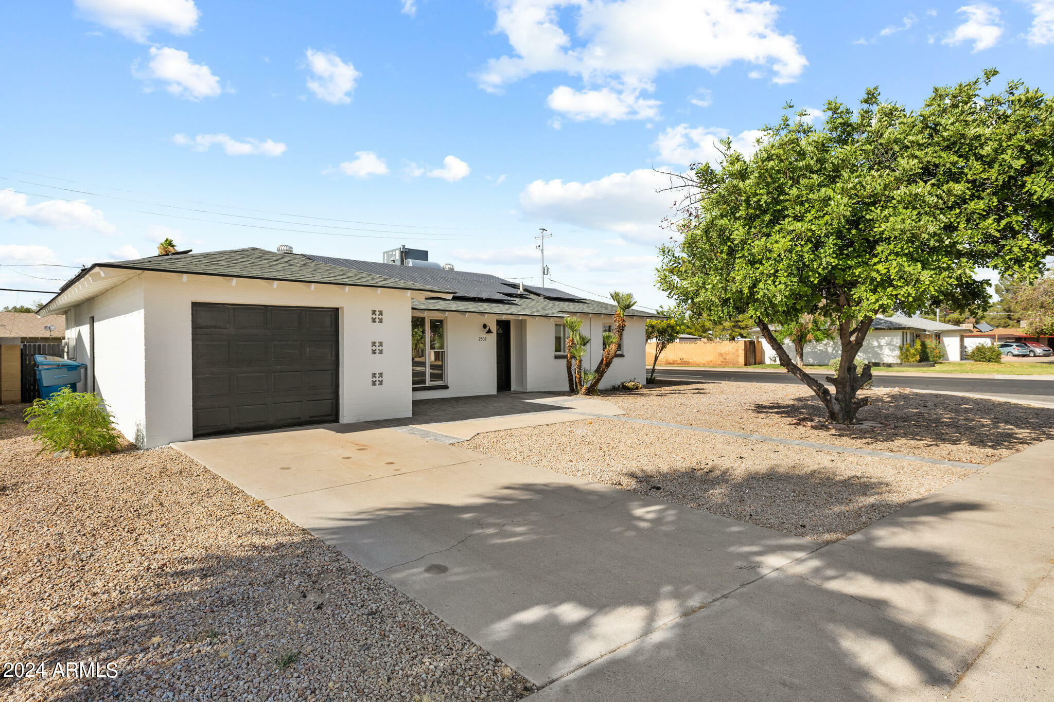 Property Photo:  2502 W Dahlia Drive  AZ 85029 