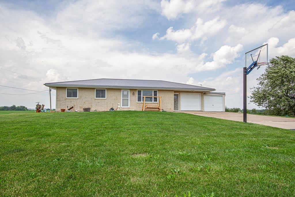 Property Photo:  17775 Middle Road  IA 52002 