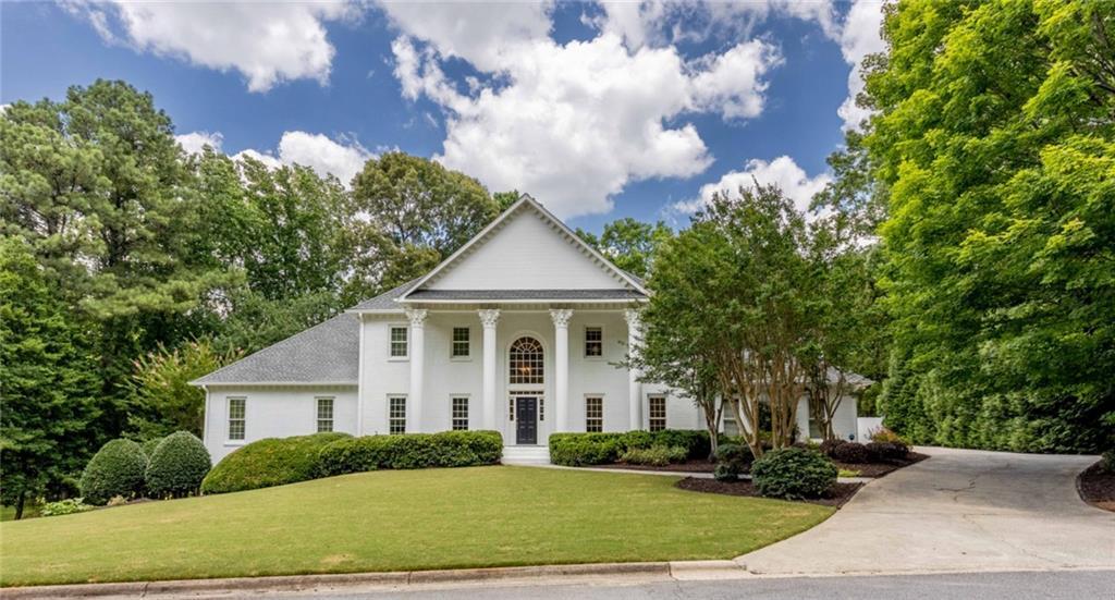 Property Photo: 1015 Finnsbury Drive GA 30075
