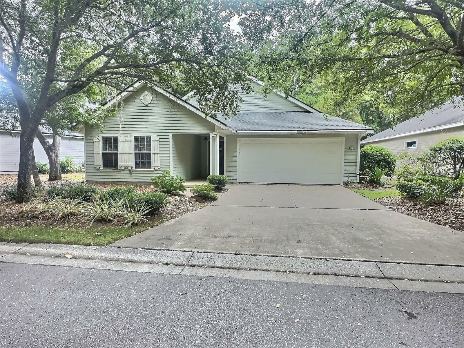 Property Photo: 2717 SW 98th Drive FL 32608
