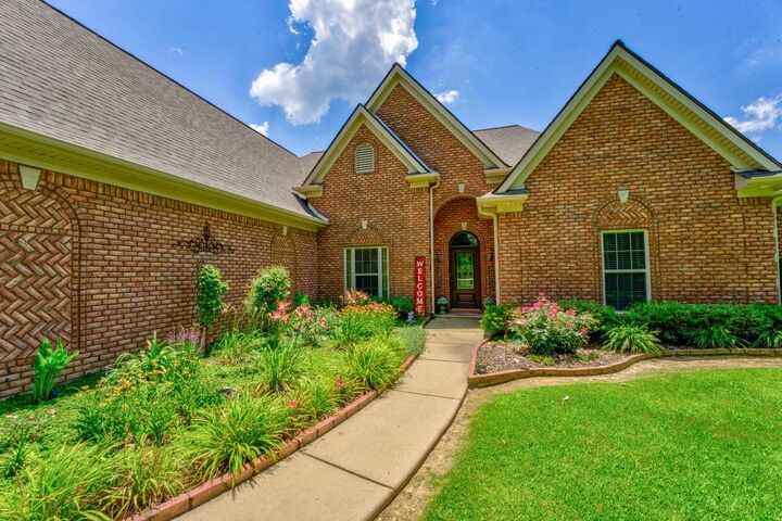Property Photo: 290 Sellers Dr TN 38060