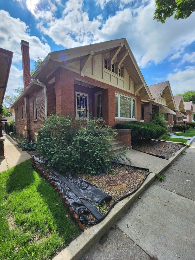 Property Photo:  7645 S Cornell Avenue  IL 60649 