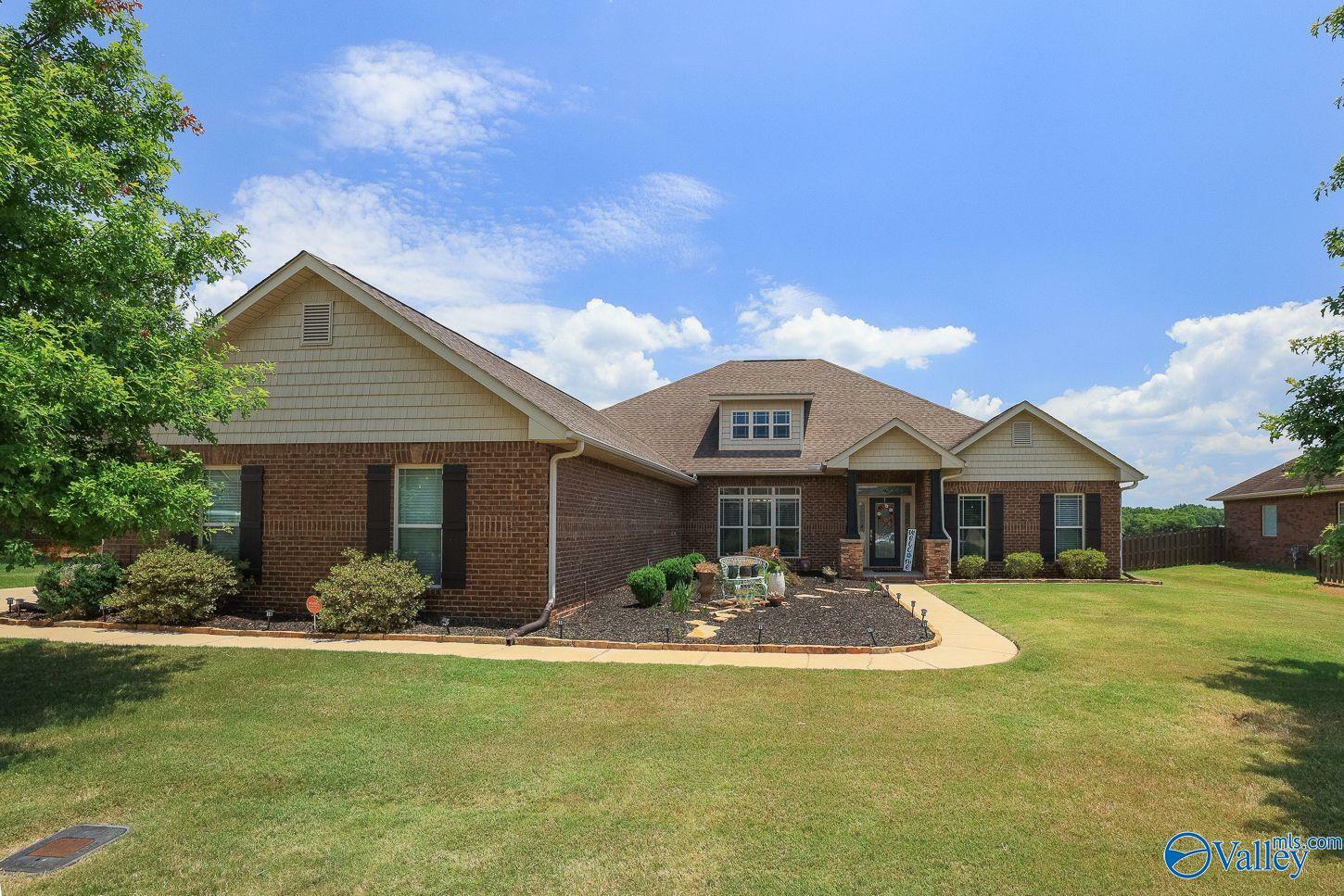 Property Photo:  422 East River Landing Blvd SW  AL 35756 