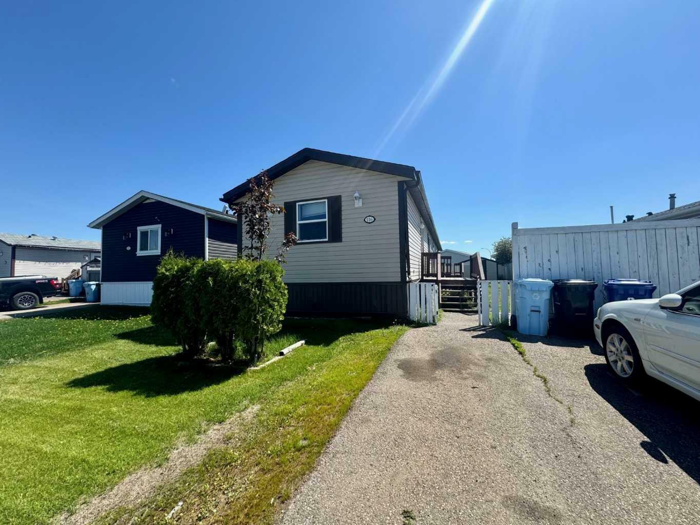 Property Photo:  116 McInnes Street  AB T9K 2M8 