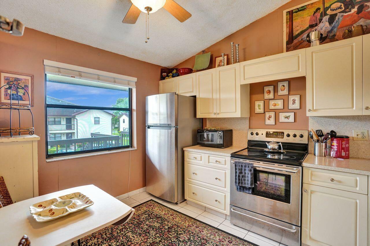 Property Photo:  7650 Tahiti Lane 206  FL 33467 