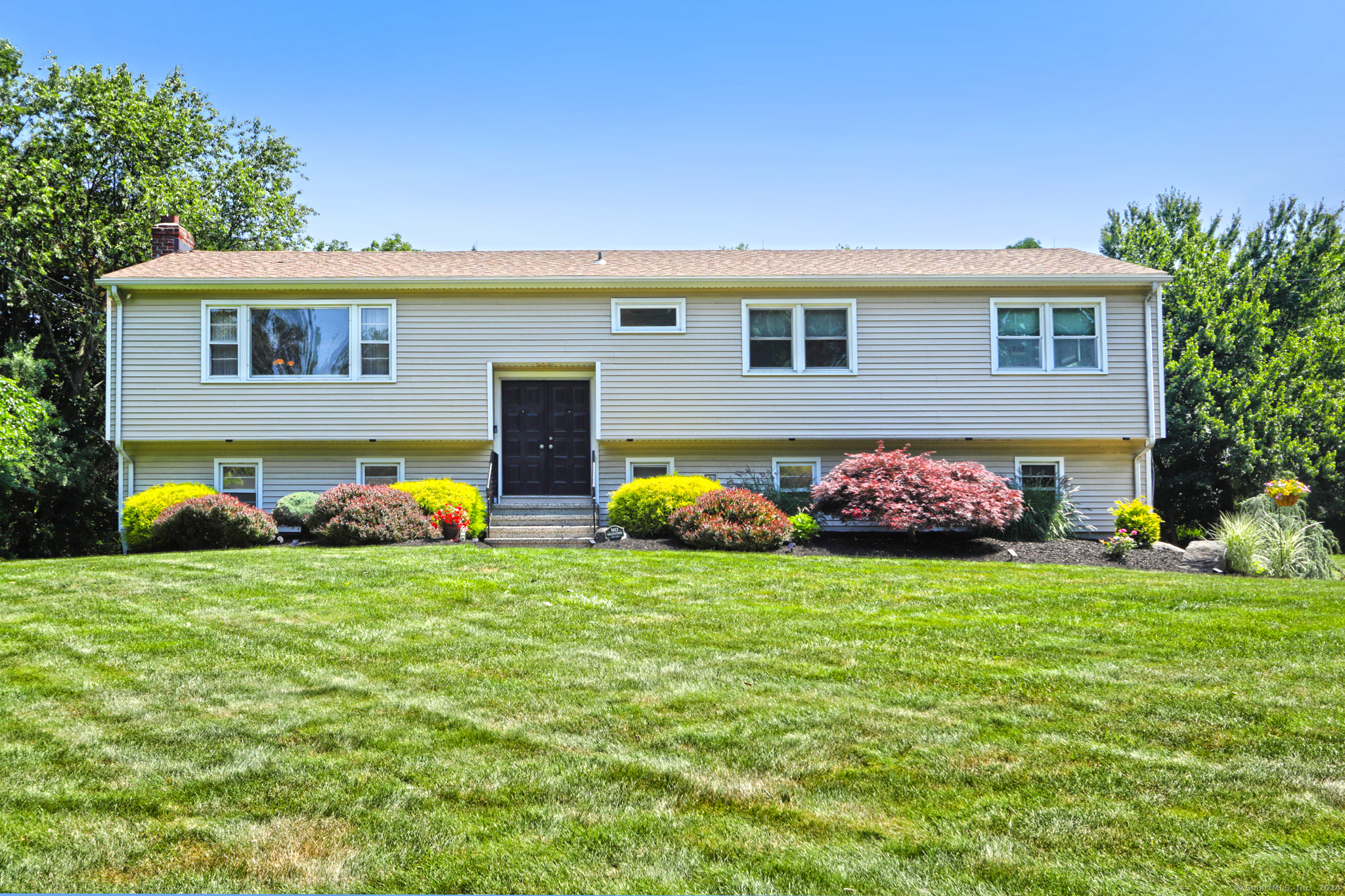 Property Photo:  685 South Greenbrier Drive  CT 06477 