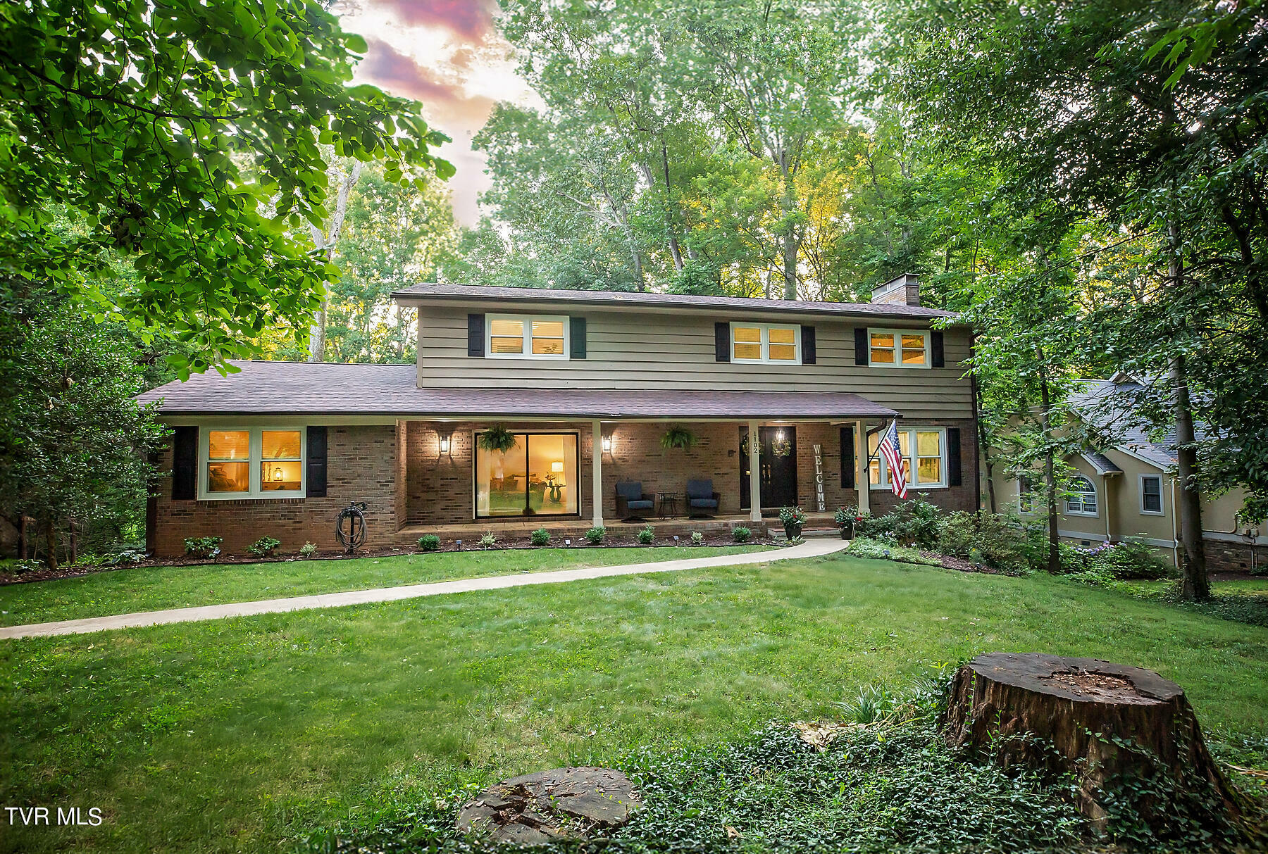 Property Photo:  1102 King Richard Boulevard  TN 37604 