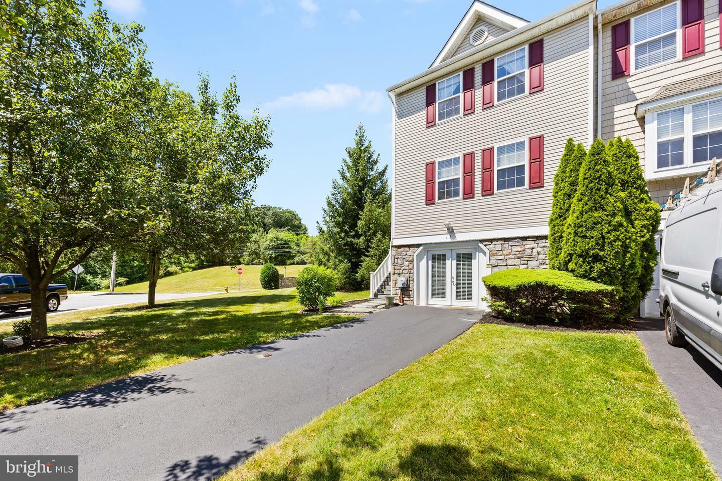 Property Photo:  15 Hoag Lane  PA 19014 