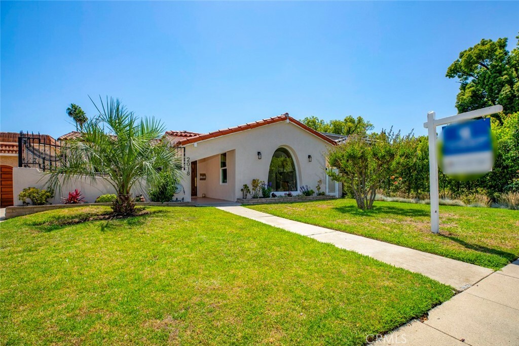 Property Photo:  2018 W Kenneth Road  CA 91201 