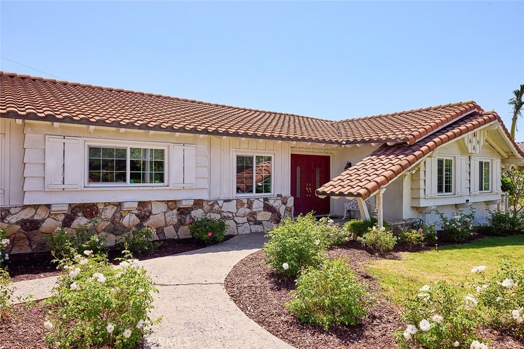 Property Photo:  1008 E Burke Drive  CA 90640 