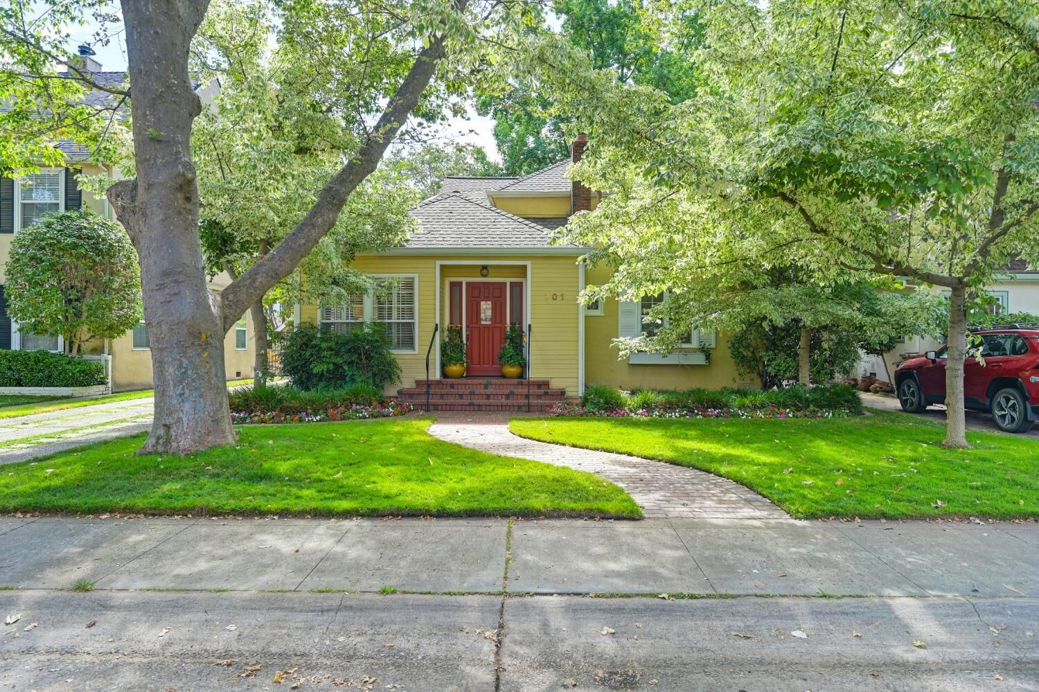 Property Photo:  701 34th Street  CA 95816 