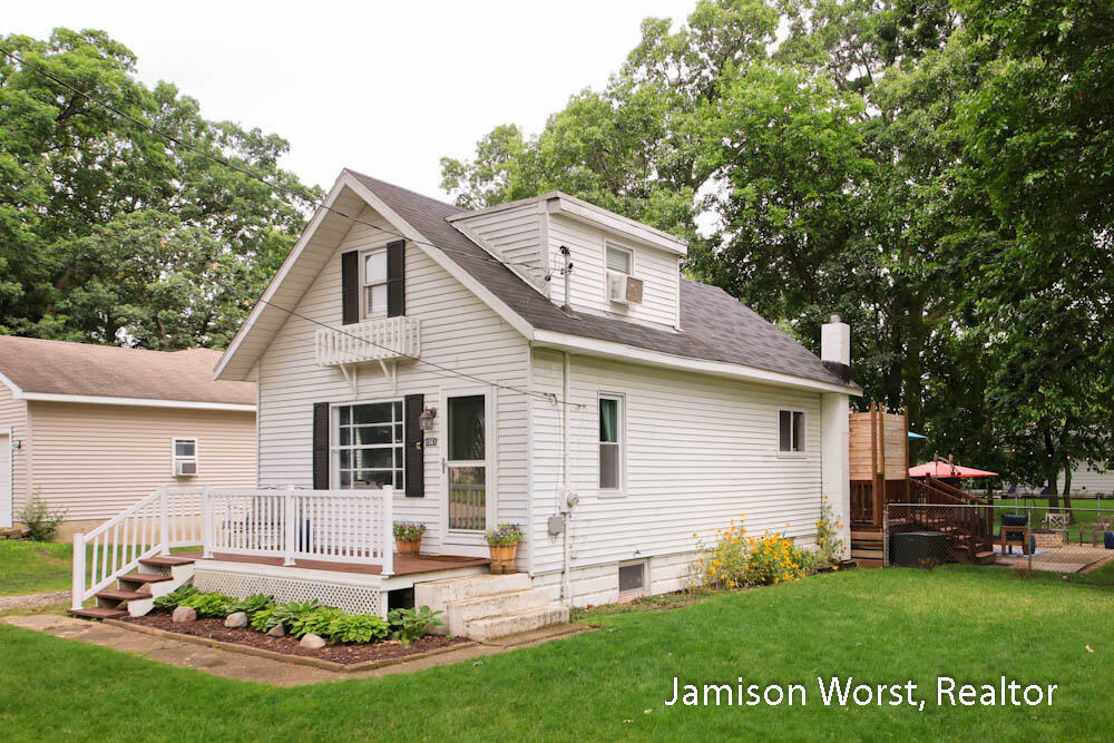 Property Photo:  1061 Royal Oak Street SW  MI 49509 