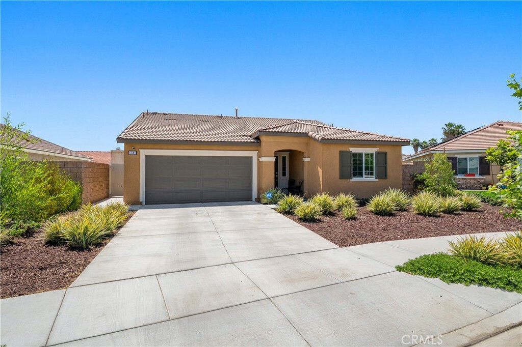 Property Photo:  1341 Honor Way  CA 92543 