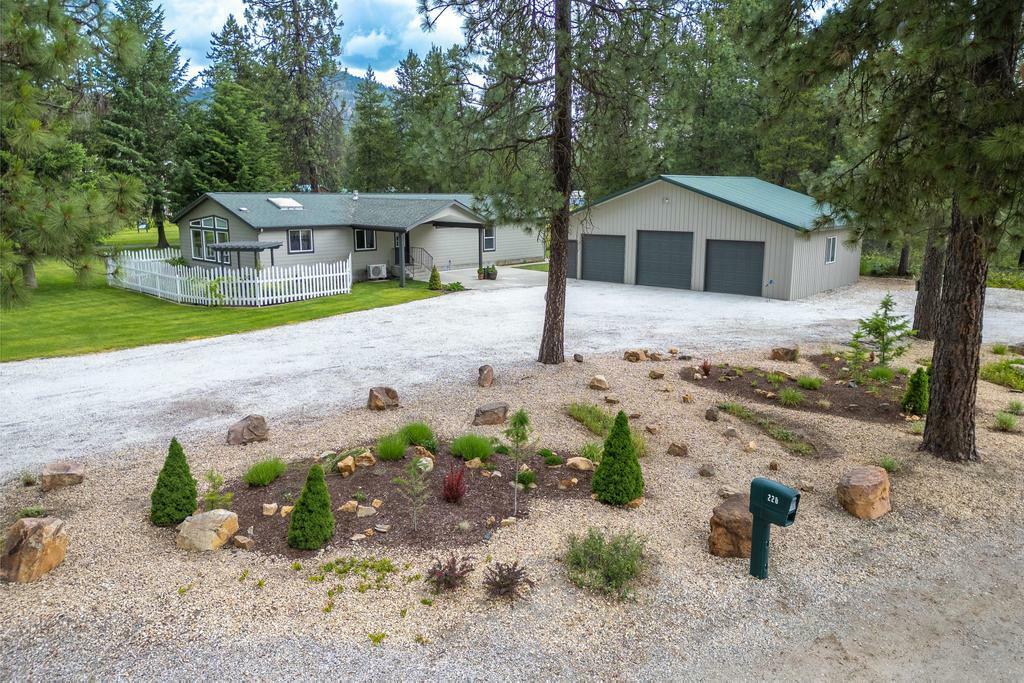 Property Photo:  220 Eagle Dr  WA 99109 