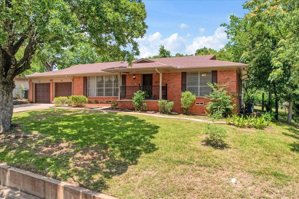 Property Photo:  1227 W Texas Street  TX 75020 