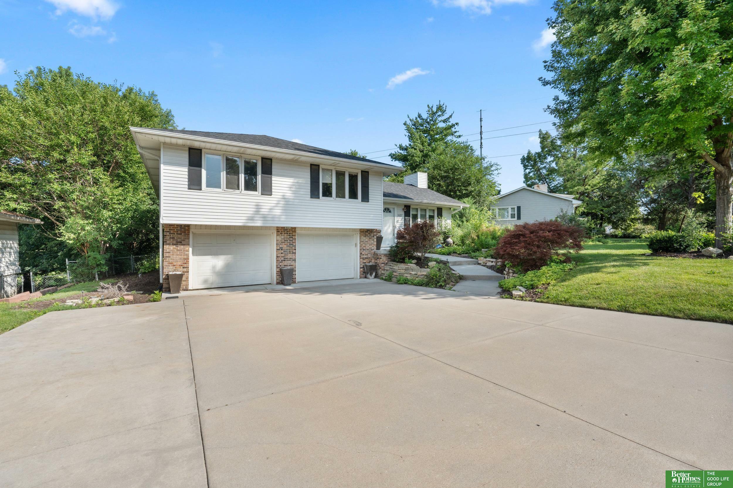 Property Photo:  1027 Fawn Parkway  NE 68154 