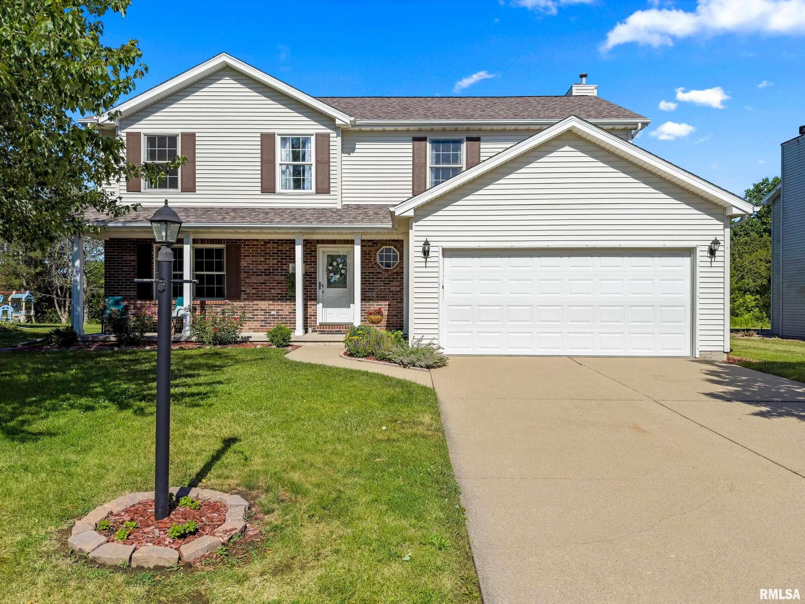 Property Photo: 5332 N Castleberry Drive IL 61615