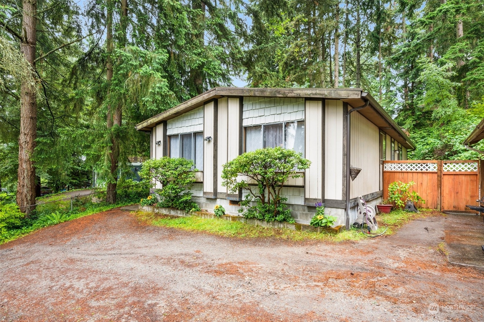 Property Photo:  1807 NE 185th Street  WA 98155 