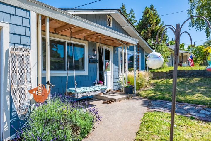 Property Photo:  1570 NE 2nd Avenue  WA 98277 