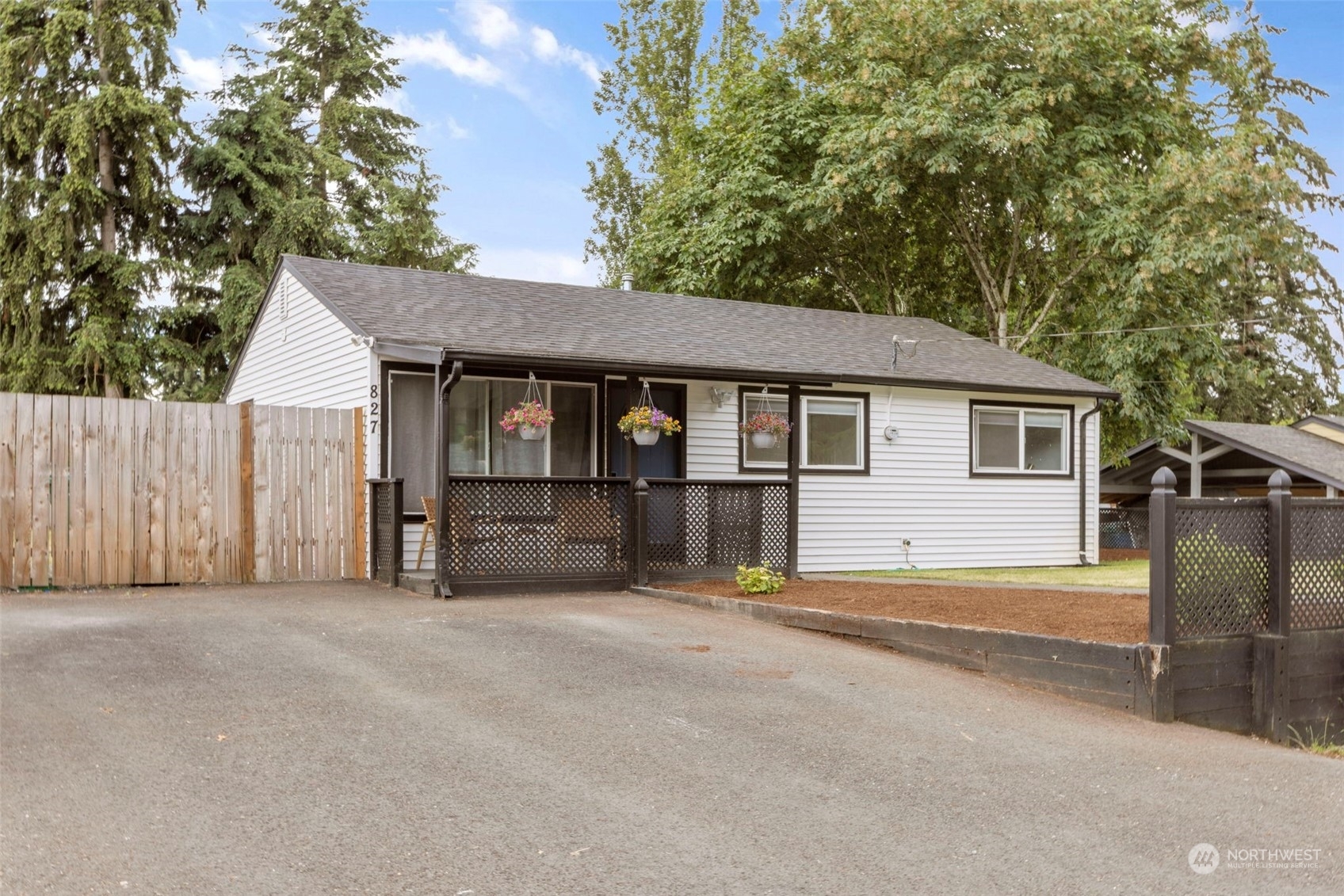 Property Photo: 827 SW 304th Street WA 98023