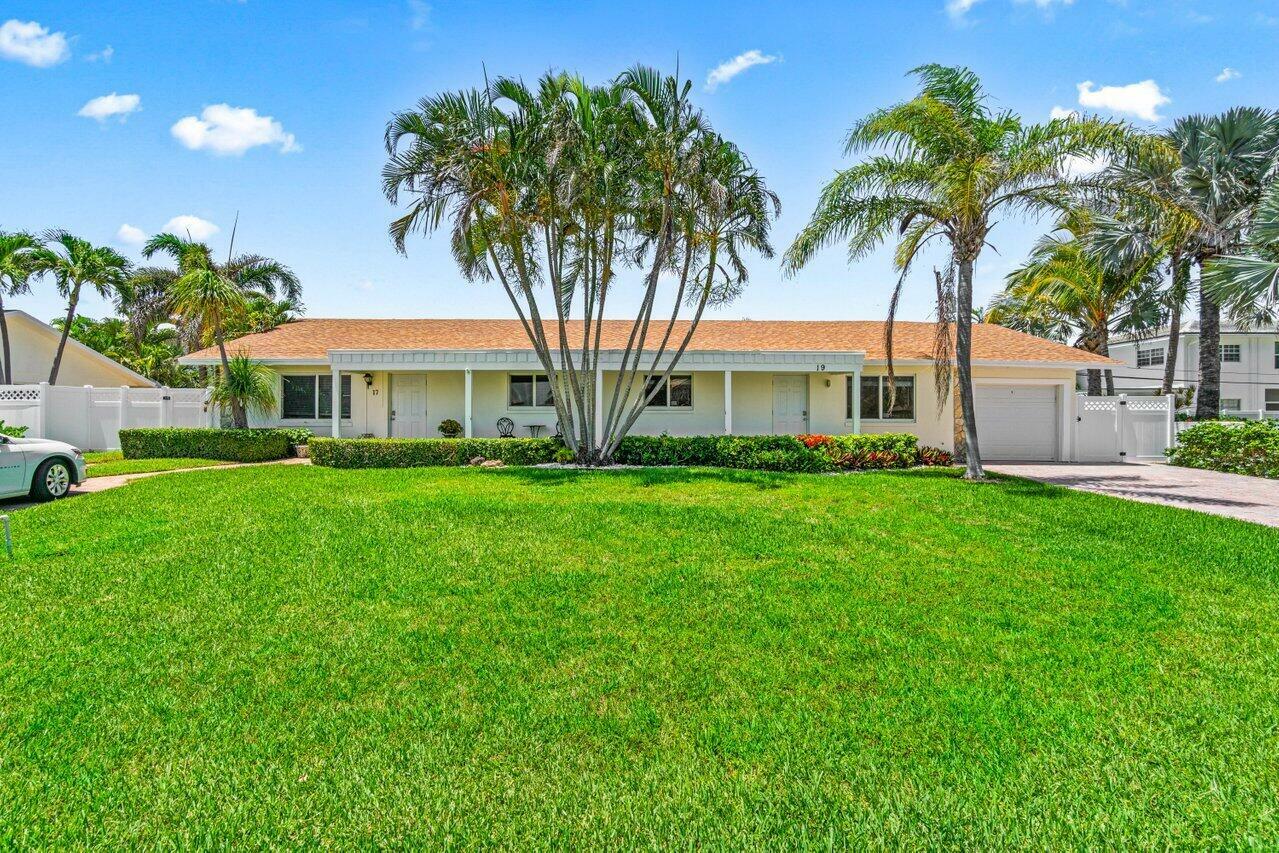 Property Photo:  19 Fayette Drive  FL 33435 