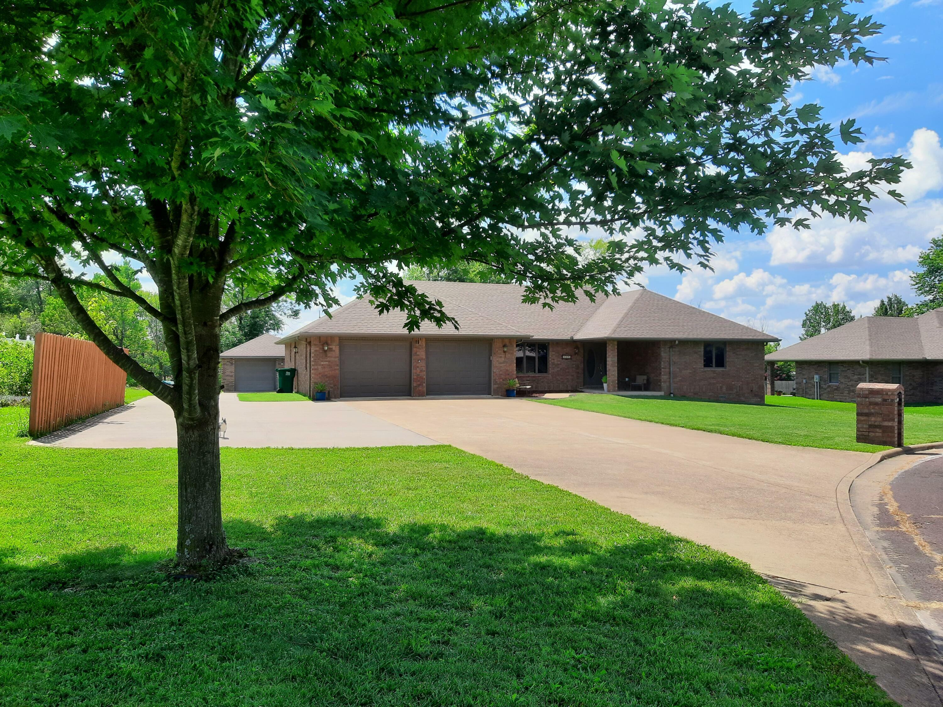 Property Photo: 1303 N Stonegate Drive MO 65711