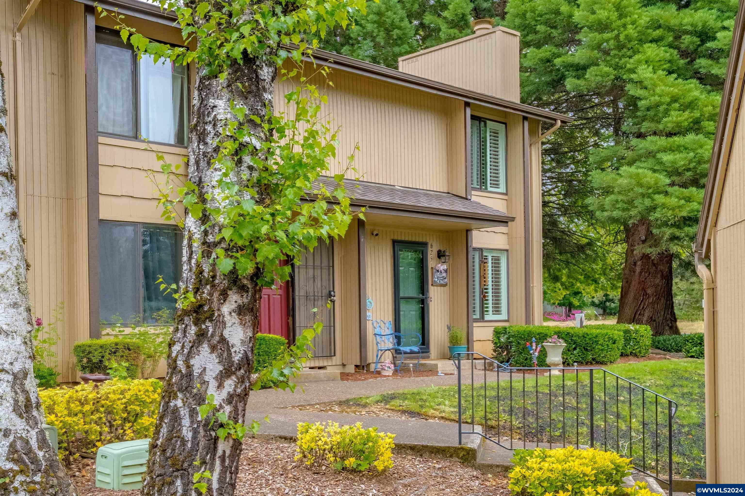 Property Photo: 6251 Fairway Av SE OR 97306