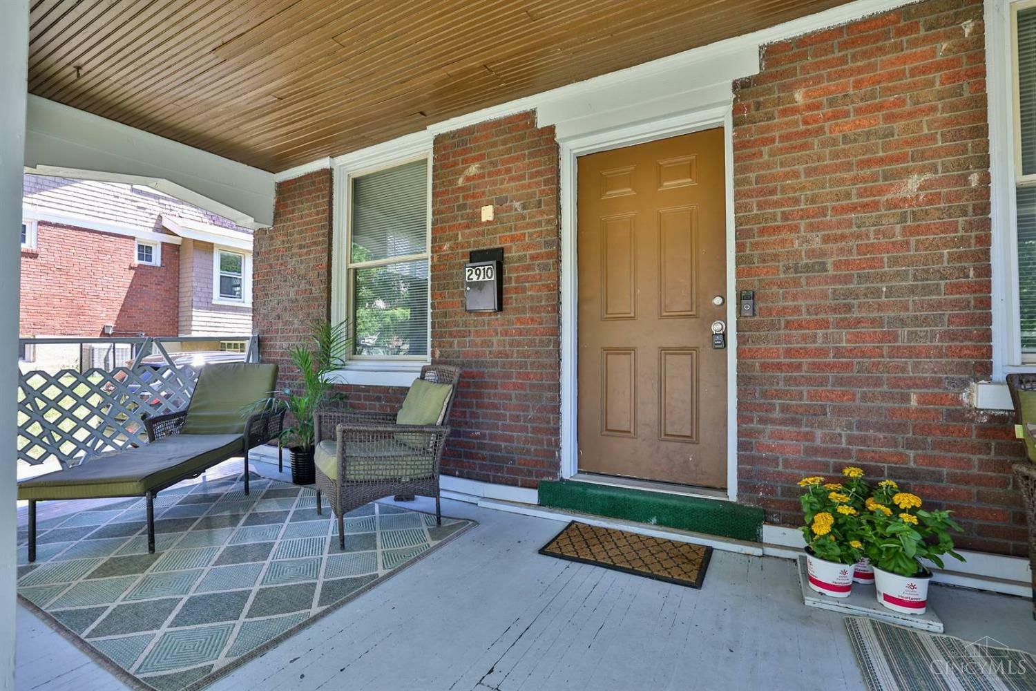 Property Photo: 2910 Grasselli Avenue OH 45211