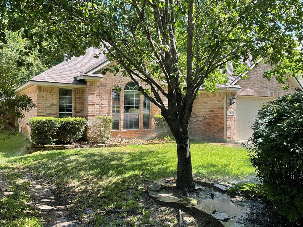 Property Photo: 10 Heron Hollow Court TX 77382