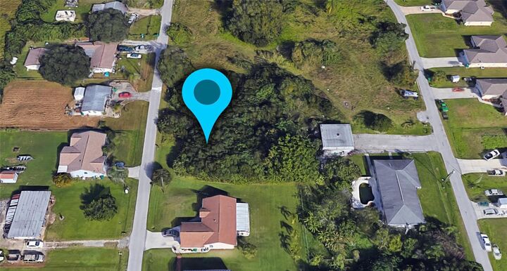 Property Photo:  1410 Persay Drive  FL 33982 