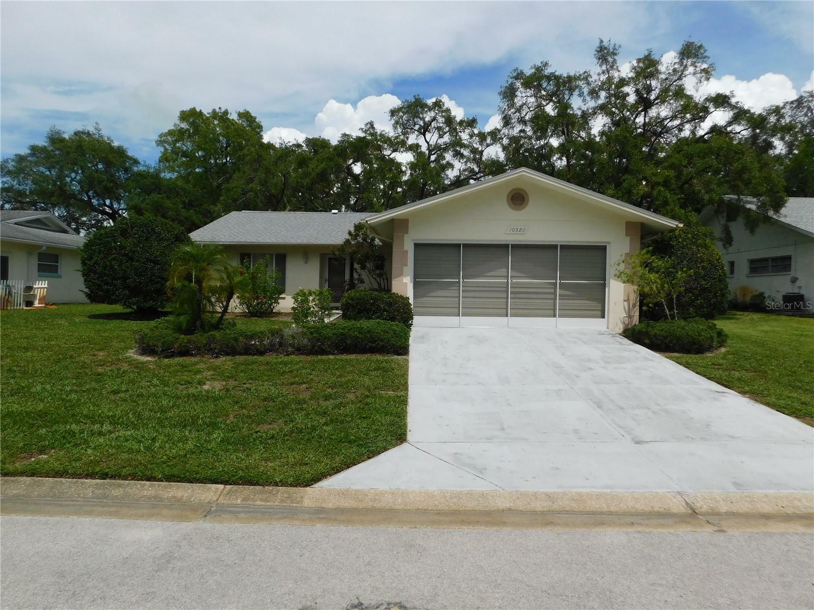 Property Photo:  10526 Mira Vista Drive  FL 34668 