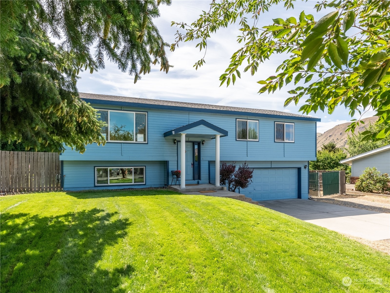 Property Photo:  426 SE Elva Way  WA 98802 