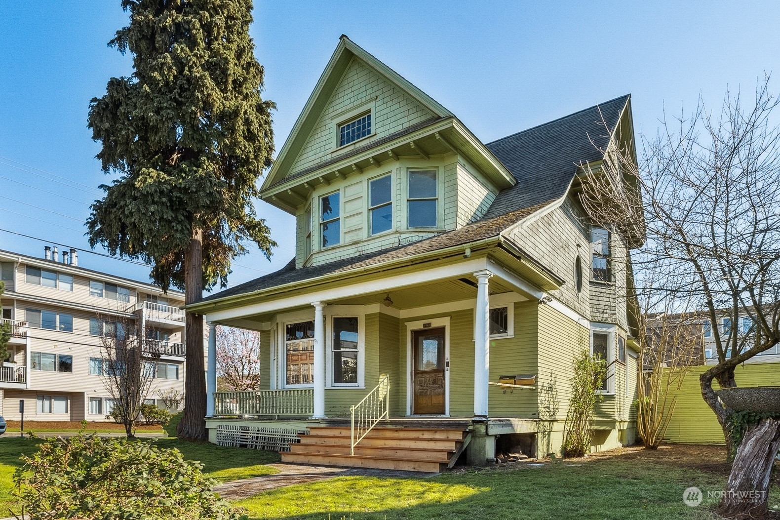 Property Photo:  3840 Linden Avenue N  WA 98103 