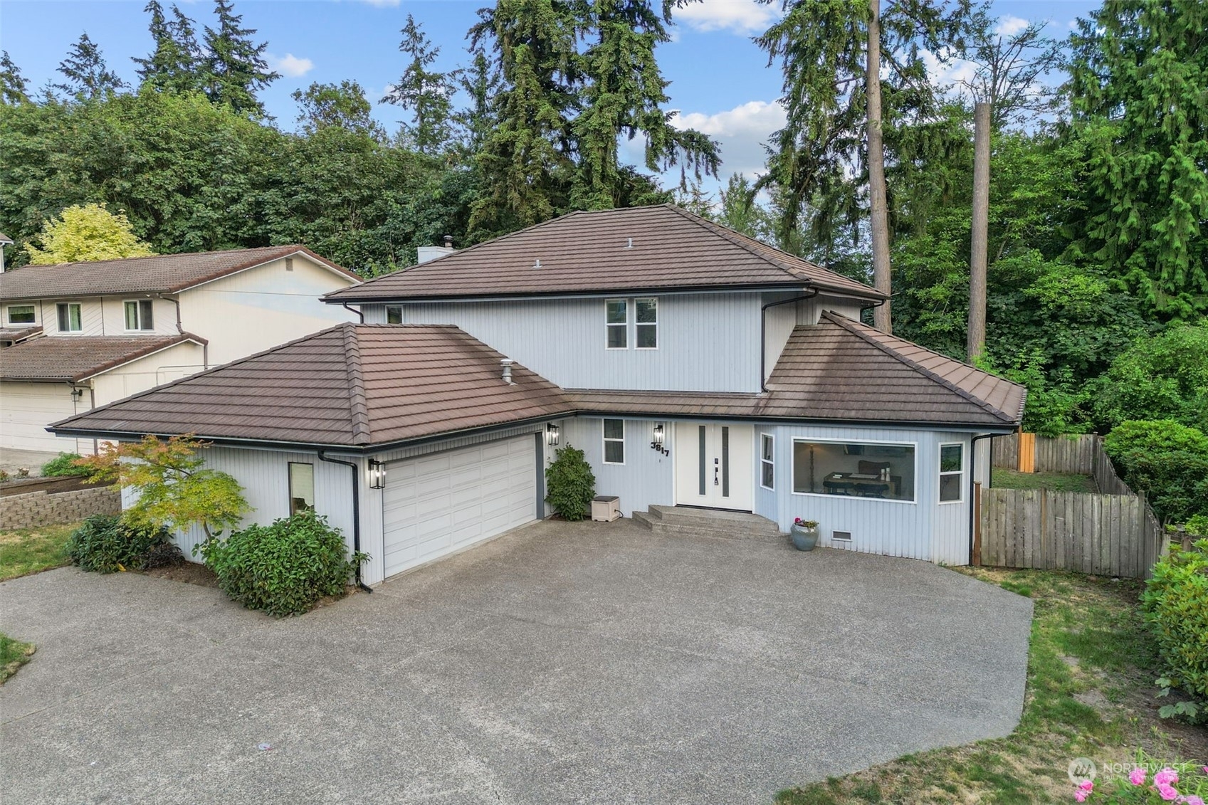 Property Photo: 3817 S 255th Place WA 98032