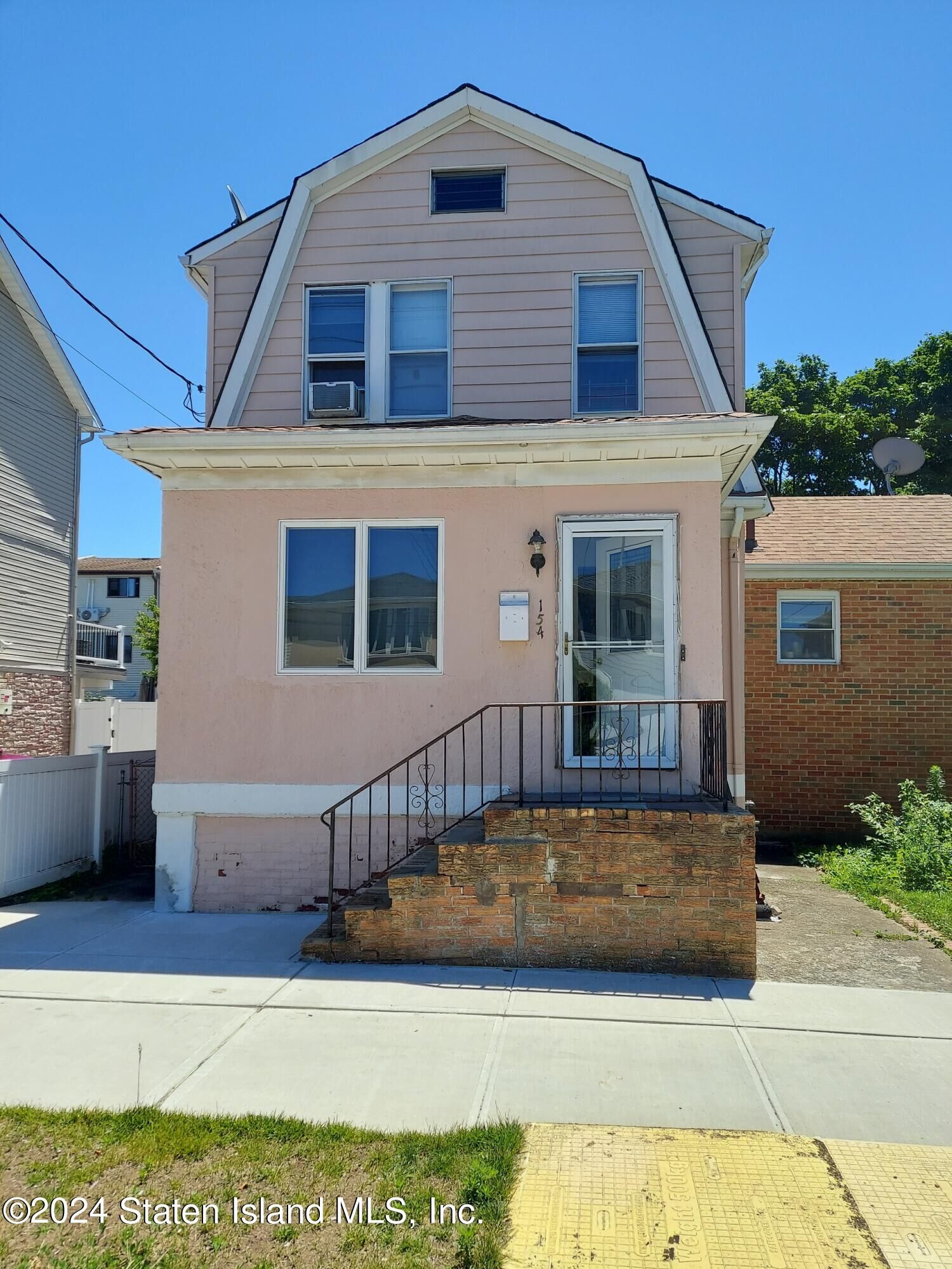 Property Photo: 154 Roma Avenue NY 10306