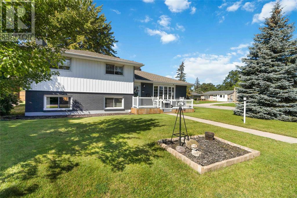 Photo de la propriété:  965 Ennisclaire Drive  ON N7V 3G8 