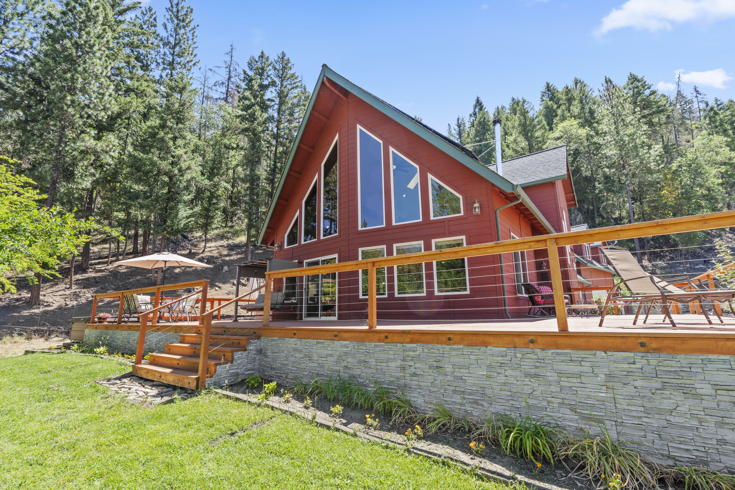 Property Photo: 672 Elk Creek Road OR 97541