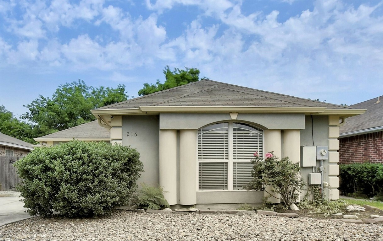 Property Photo:  216 Dogwood Drive  TX 78130 