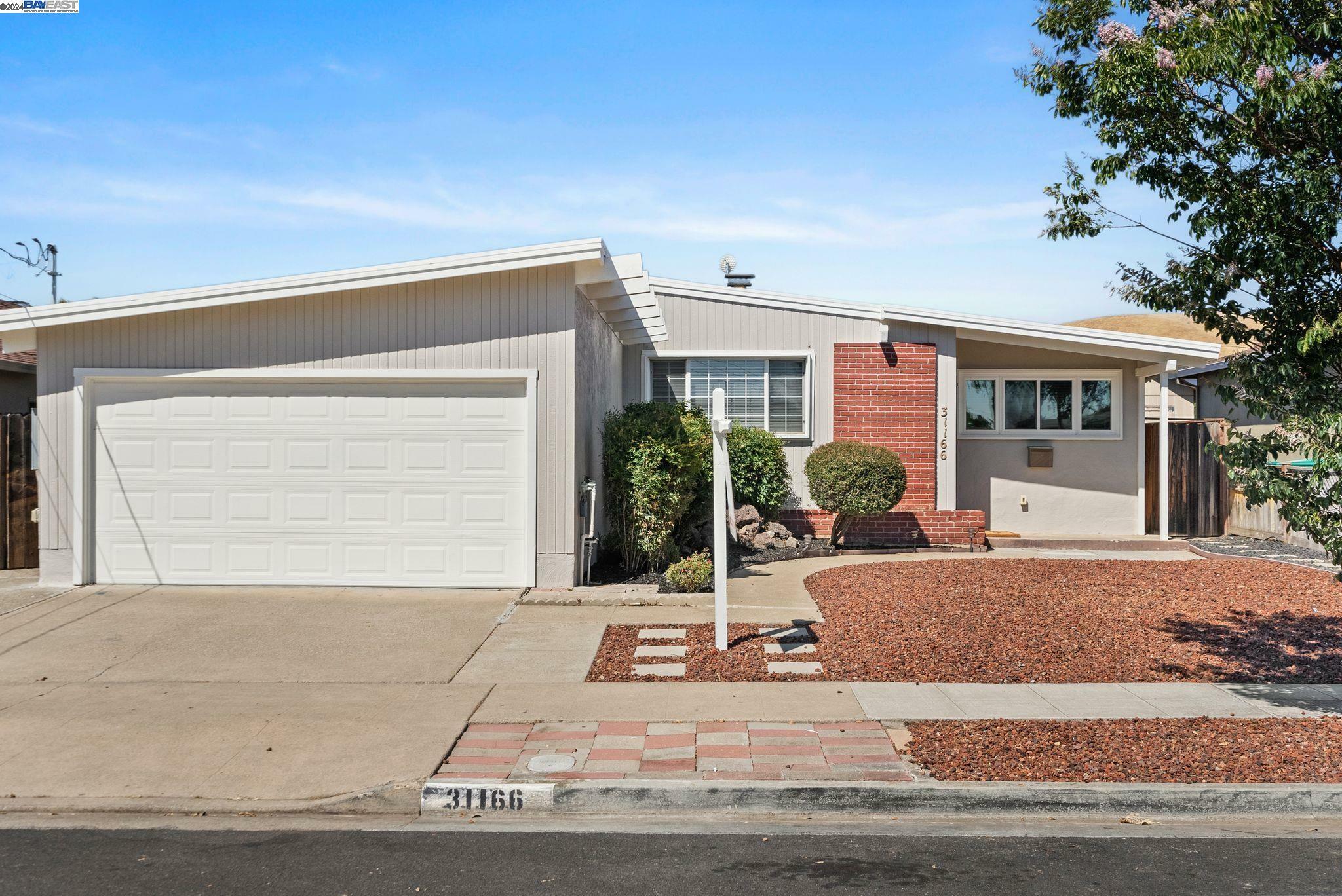 Property Photo:  31166 Oakhill Way  CA 94544 