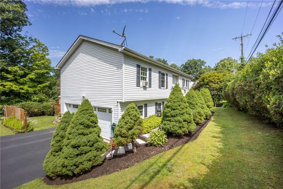 Property Photo:  19 Iroquois Road  NY 12563 