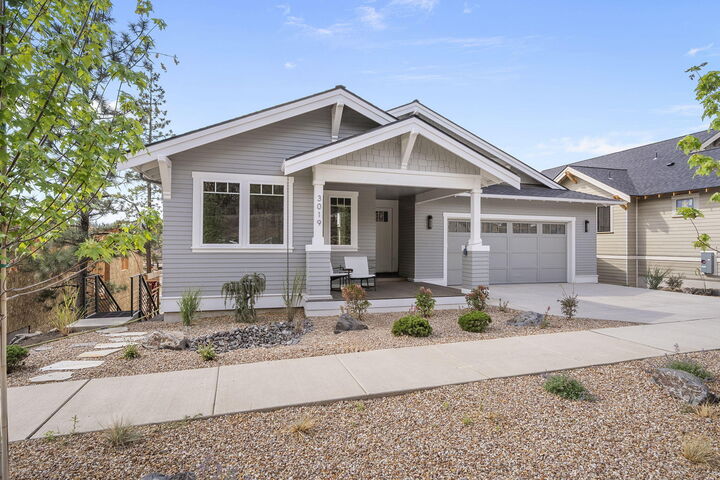 Property Photo:  3019 NW Polarstar Court  OR 97703 
