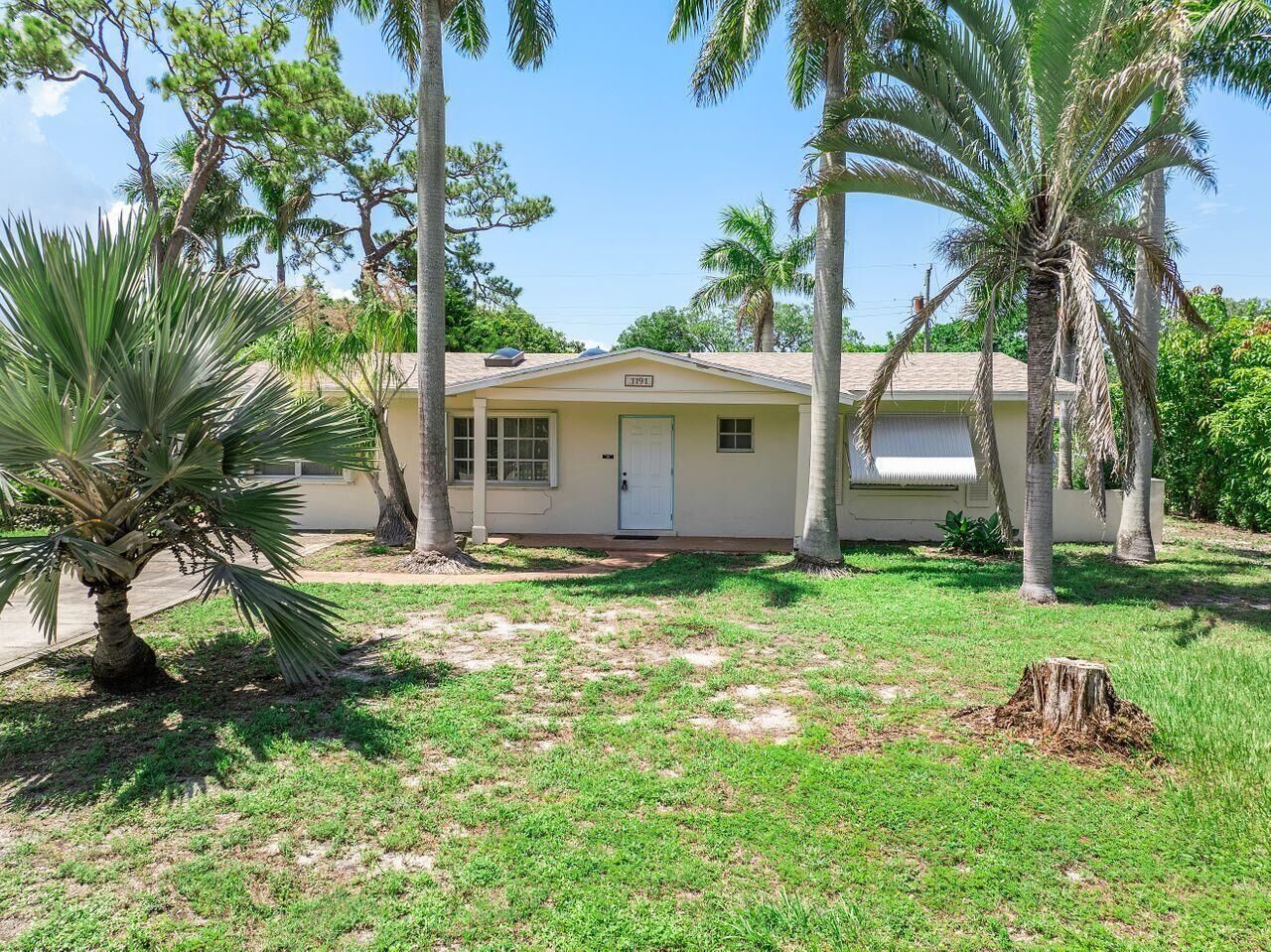 Property Photo: 1191 SW 15th Street FL 33486