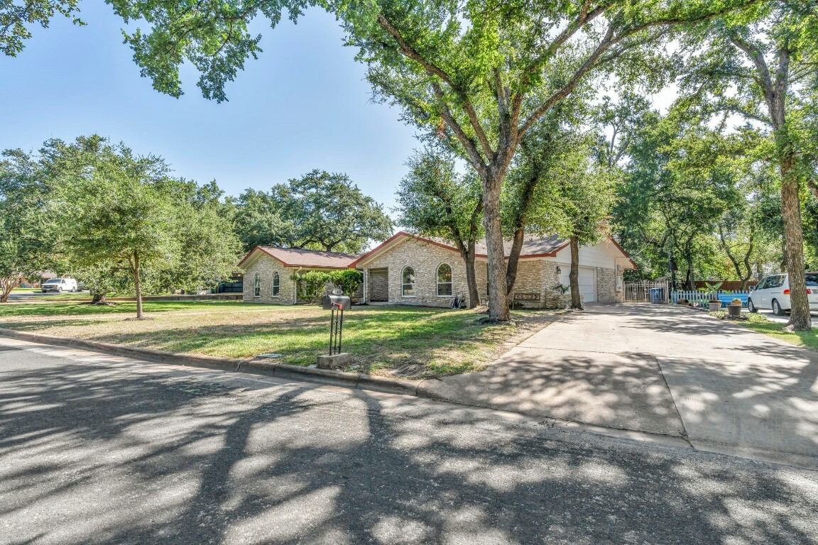 Property Photo:  11809 Brookwood Road  TX 78750 