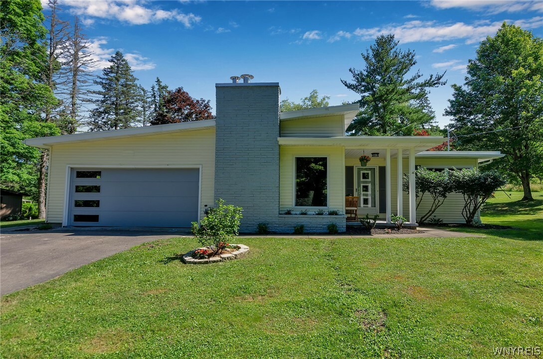 Property Photo:  1651 Hubbard Road  NY 14052 